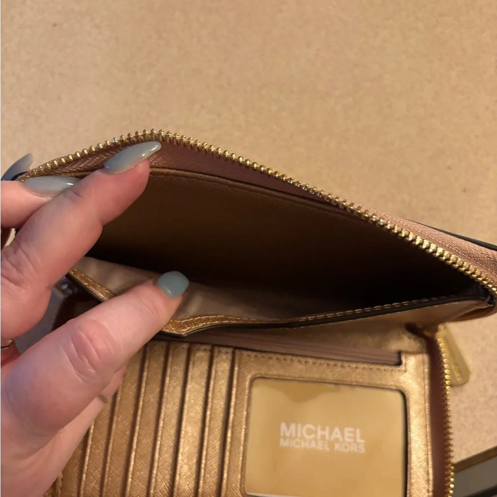 Michael Kors Sparkling rose gold Wristlet - Picture 4 of 8